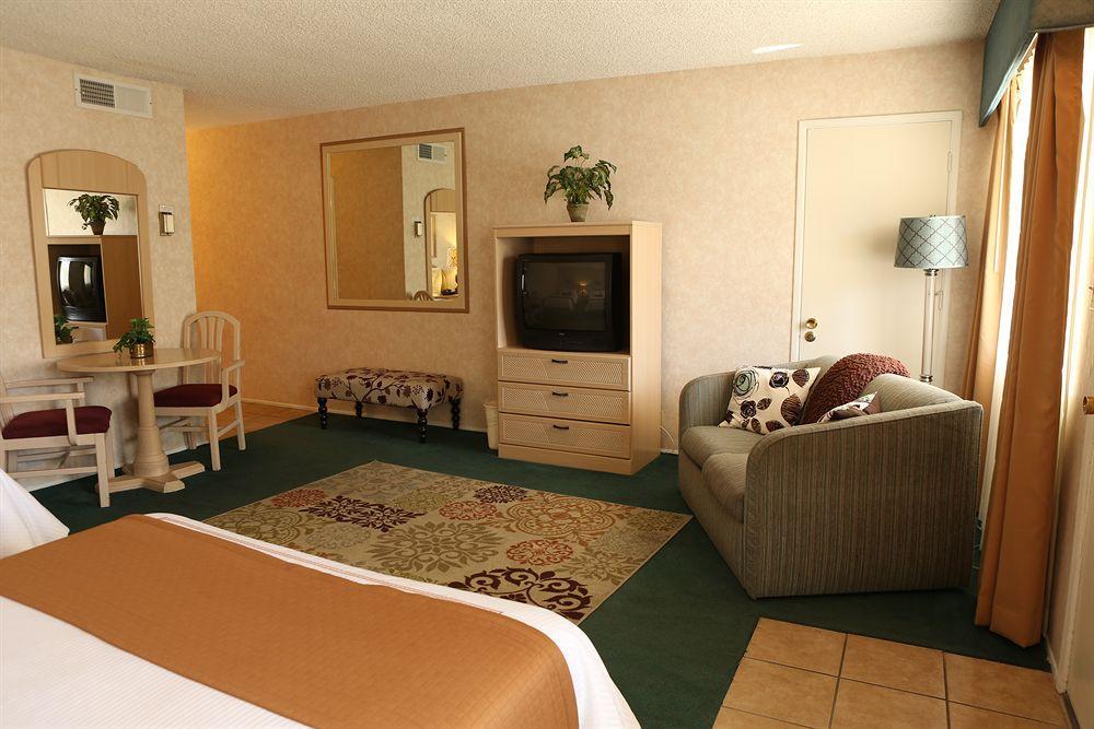 The At Deep Canyon Palm Desert