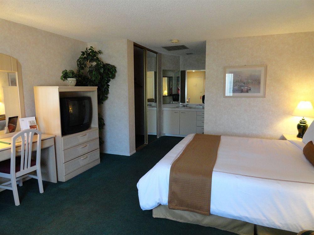 The At Deep Canyon Hotel